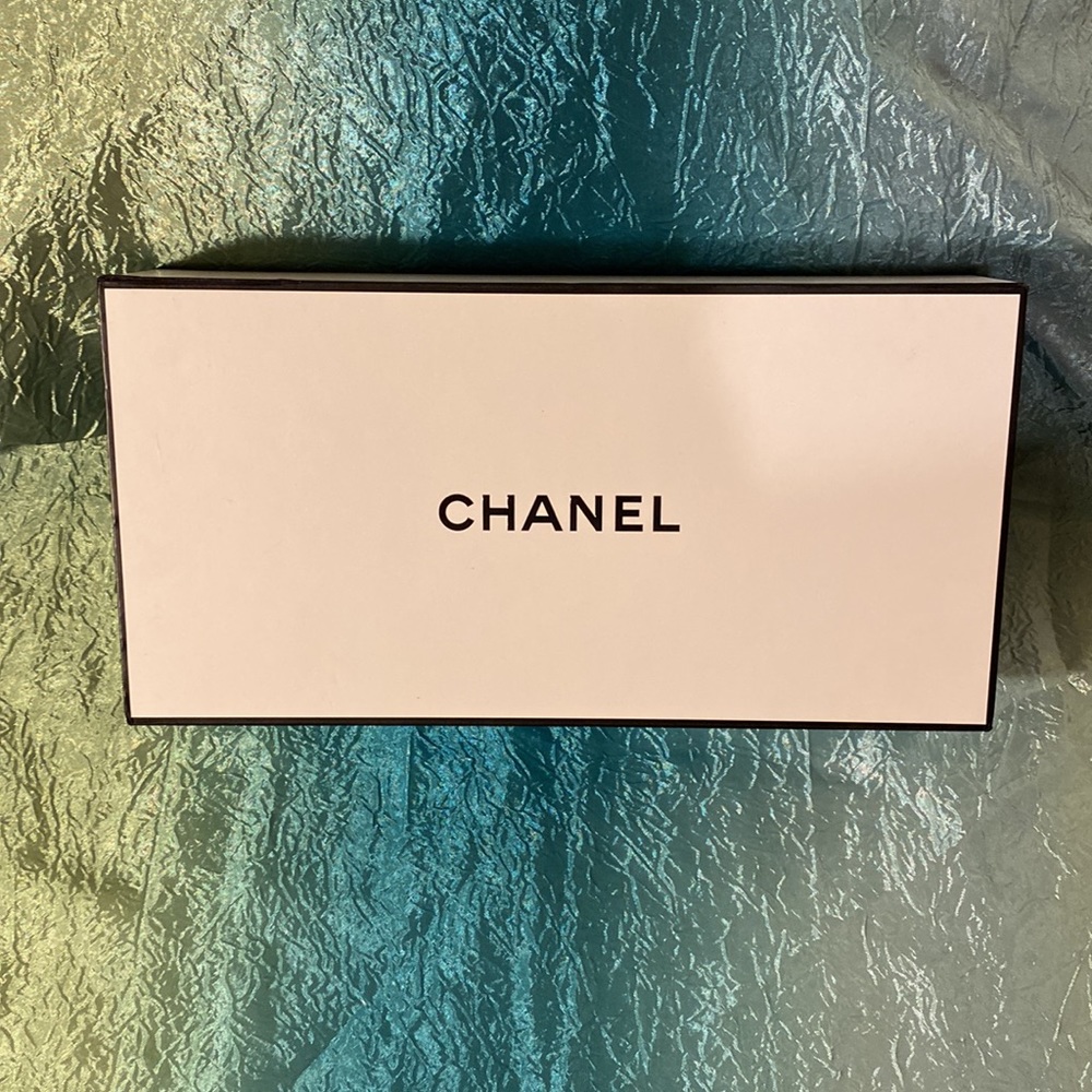 Authentic CHANEL velvet lined Storage Box w 5 Compartments & Magnetic Closeure